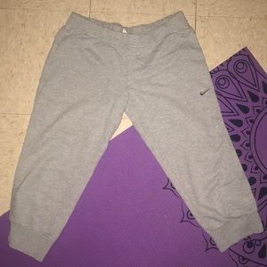 NIKE Calf-Length Gray Fitted Sweatpants Size M